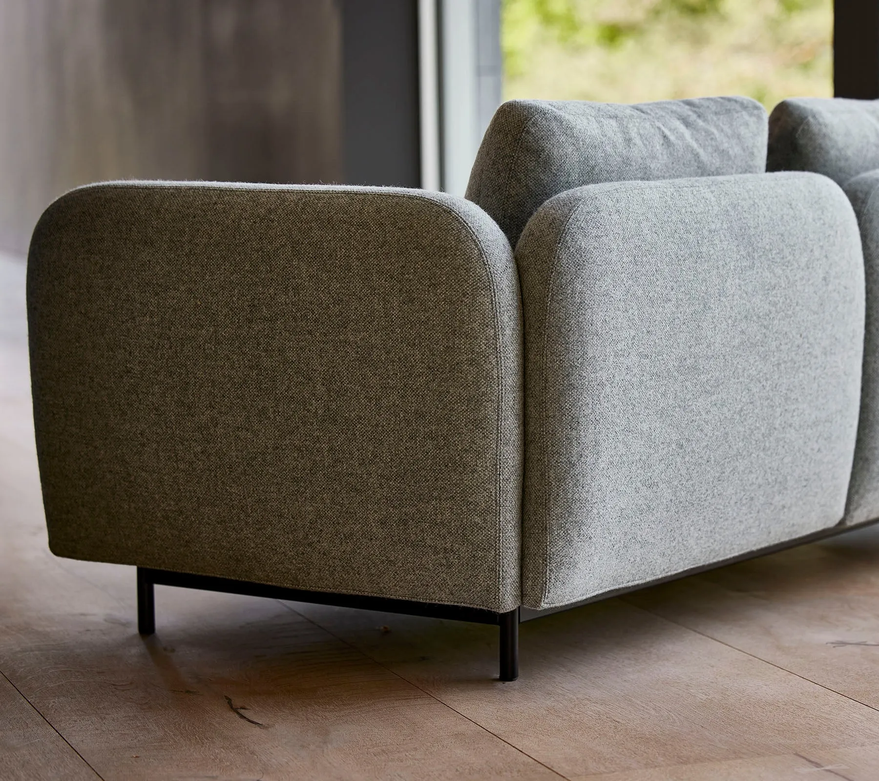 Aura 3-seater sofa with low armrest (4)